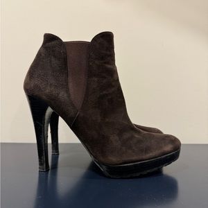 Stuart Weitzman Suede Heeled Booties, Dark Brown, SIZE: 8.5